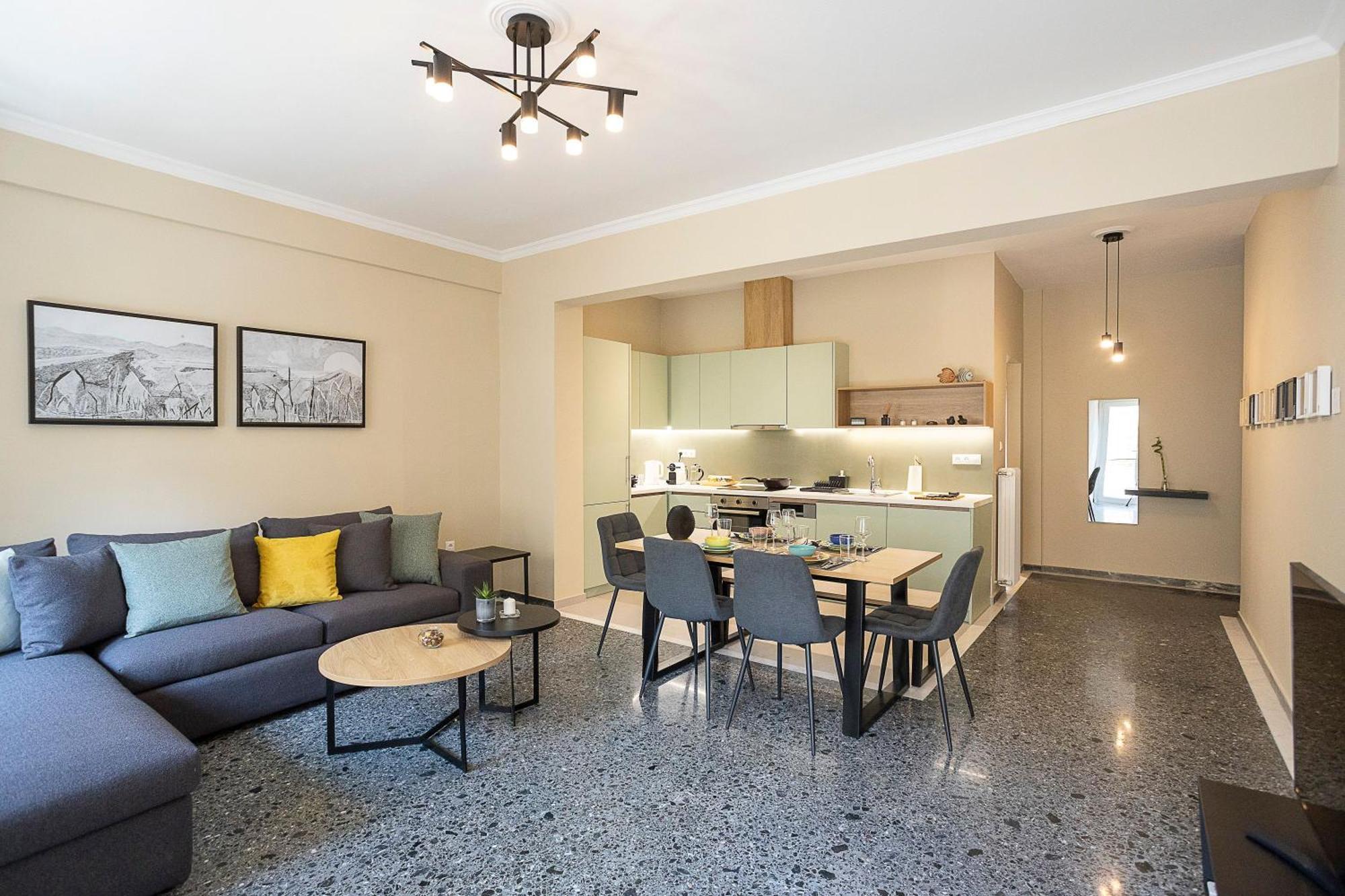 Apartment Spacious 2-bedroom Retreat In The Heart Of